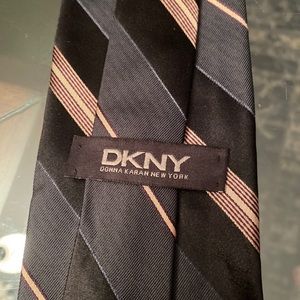 DKNY Pure Silk Men’s Neck Tie